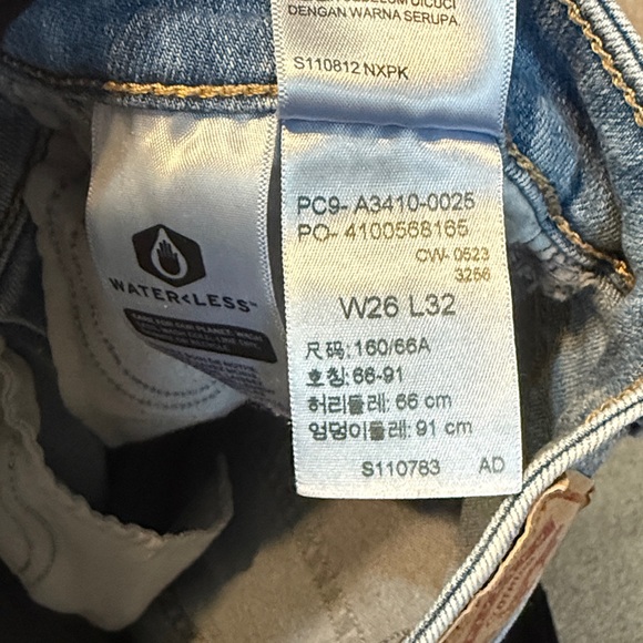 Levi’s 726 Light Wash Raw Hem Flare Jeans Size 26 - Picture 5 of 6